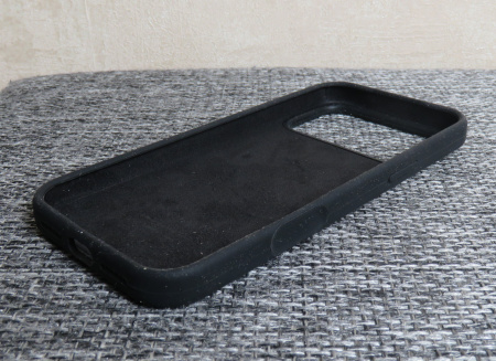 Силиконовый чехол для iPhone 17 Pro с открытой камерой Черный