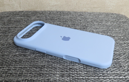 Силиконовый чехол для iPhone 17 Air с открытой камерой голубой