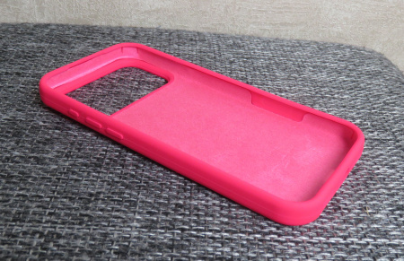 Силиконовый чехол для iPhone 17 Pro с открытой камерой розовый