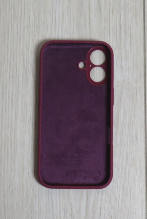 Силиконовый чехол для iPhone 16 Plus с закрытой камерой бордовый