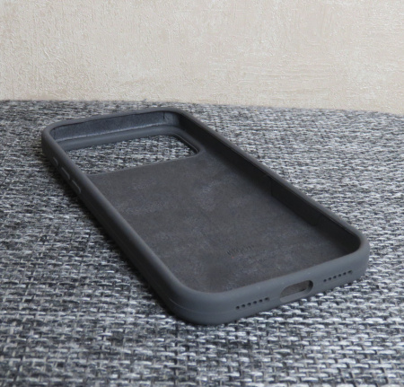 Силиконовый чехол для iPhone 17 Pro с открытой камерой Серый