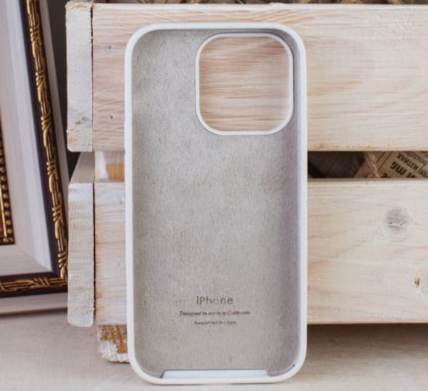 Силиконовый чехол для iPhone 16 Pro Max с открытой камерой Белый