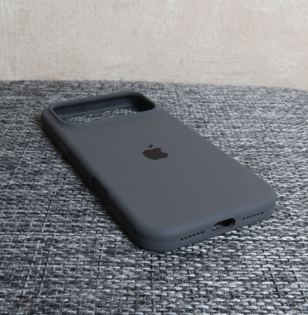 Силиконовый чехол для iPhone 17 Pro с открытой камерой Серый