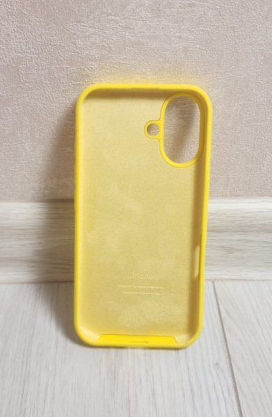 Силиконовый чехол для iPhone 17 с открытой камерой Желтый