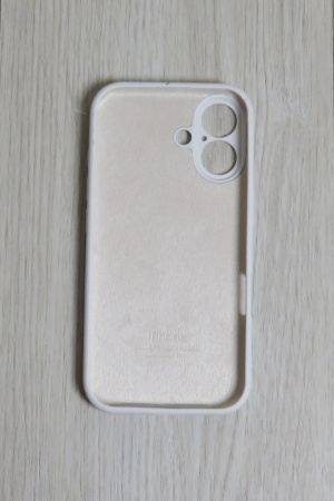 Силиконовый чехол для iPhone 16 Plus с закрытой камерой Белый